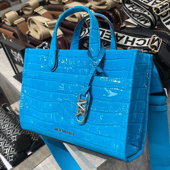 Michael Kors Gigi Small Crocodile Embossed
Leather Messenger Bag
SANTORINI BLUE - Picture 9 of 16